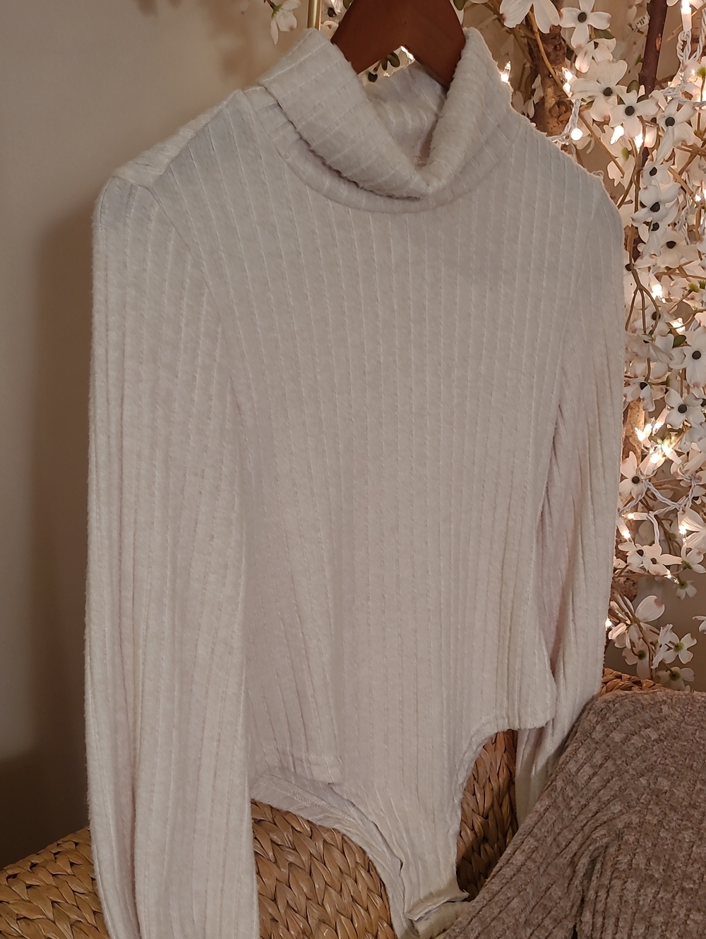 Set of 2 buttery soft bodysuits! - Picture 2 of 4